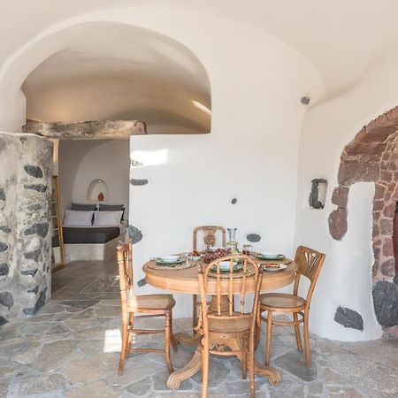 Historic Old Bakery Cave By Cycladica Villa Oia  Exterior photo