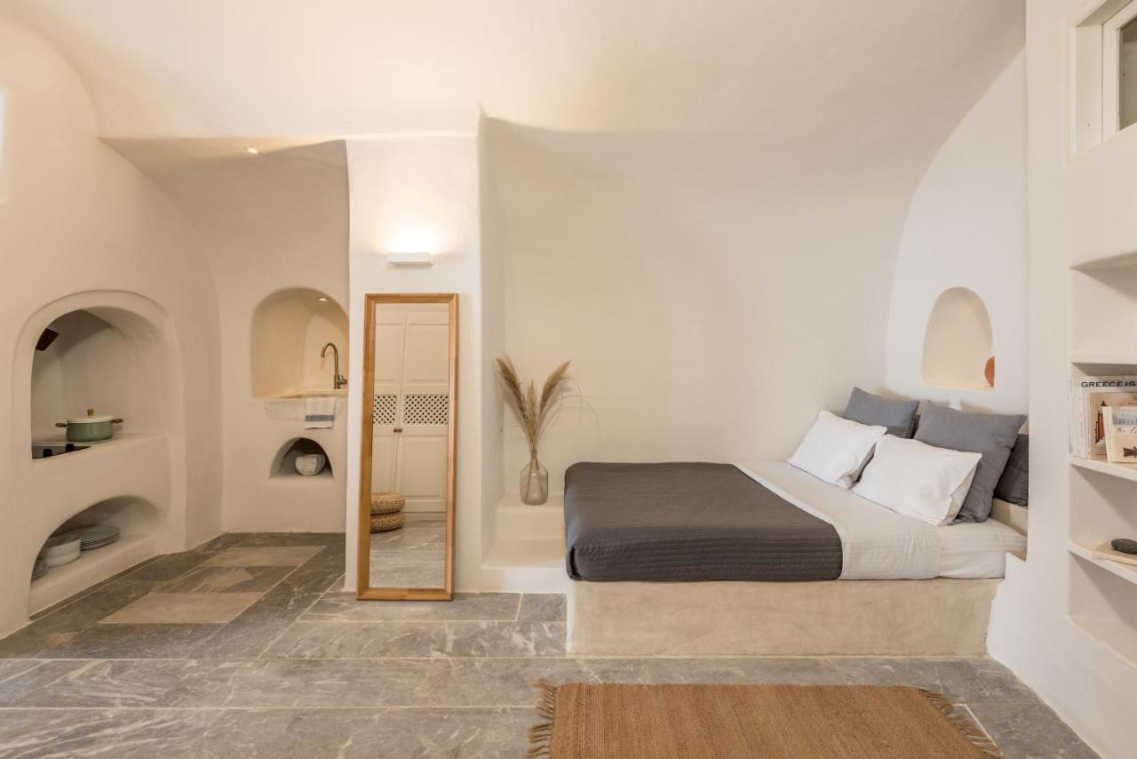 Historic Old Bakery Cave By Cycladica Villa Oia  Exterior photo